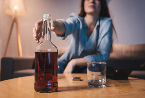 Ciąg alkoholowy – czym jest i jak go bezpiecznie przerwać?