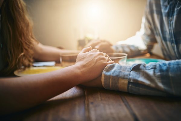 Jak pomóc osobie uzależnionej? Praktyczne rady dla bliskich