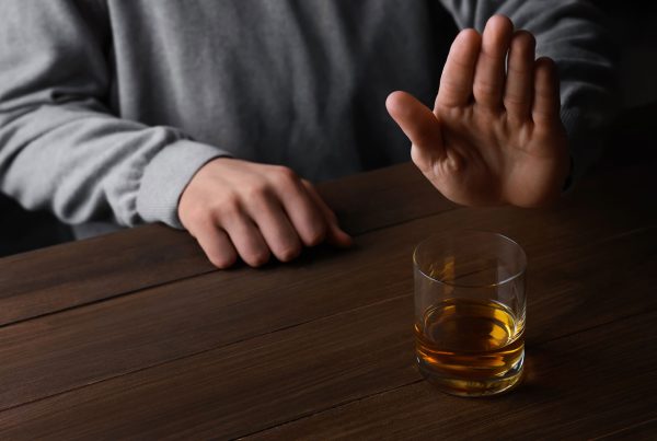 Jak zaprzestać picia alkoholu? Skuteczne sposoby i pierwsze kroki